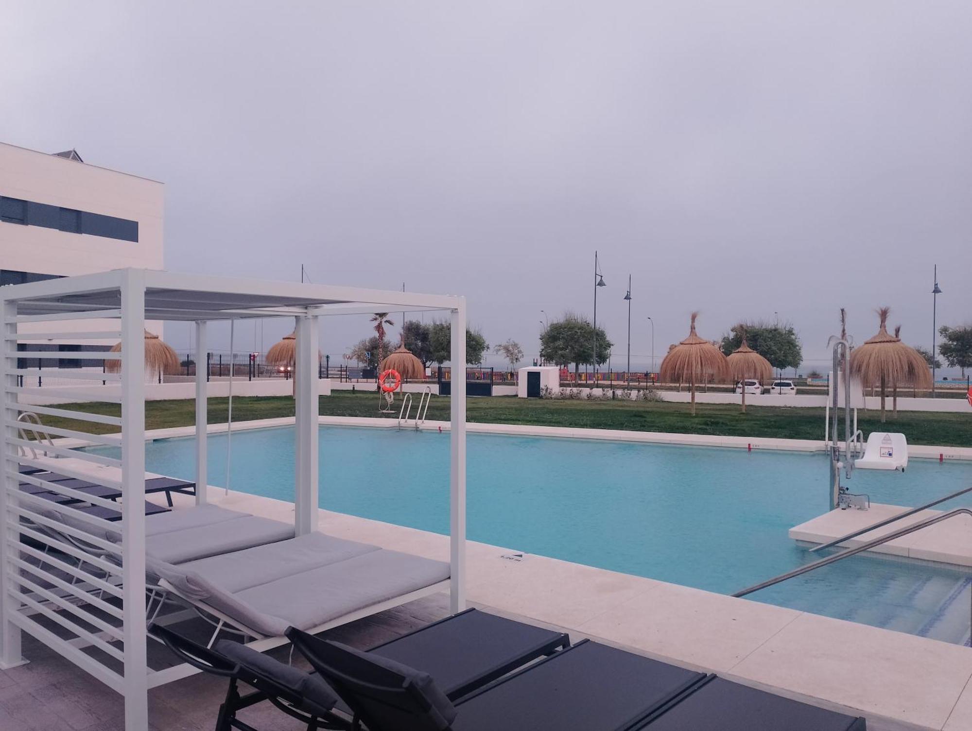 Bajo Con Jardin En Primera Linea De Playa Apartment Malaga Exterior photo