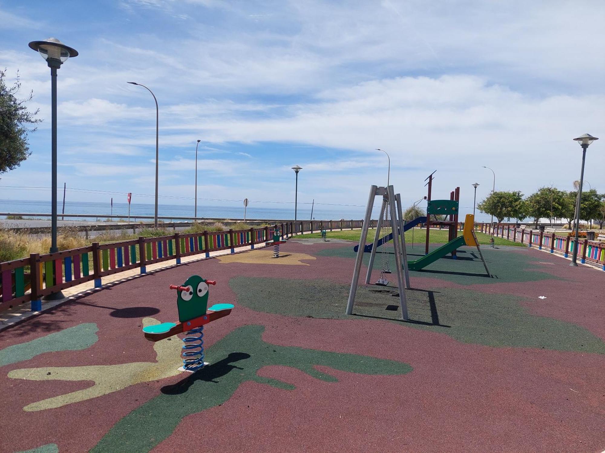 Bajo Con Jardin En Primera Linea De Playa Apartment Malaga Exterior photo
